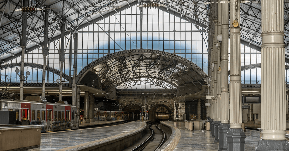 Stazione Napoli Centrale: dove si trova, collegamenti, servizi e informazioni utili